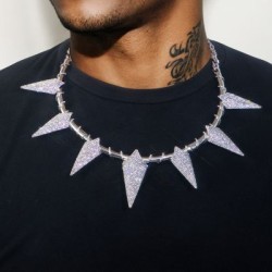 Helloice Collar con forma de garra y dientes de lucha con puntas en pavé en oro blanco