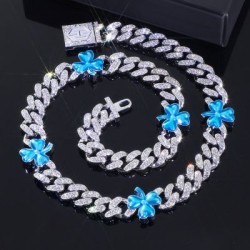 Helloice Cadena cubana de Miami helada de tres hojas